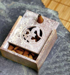 Räucherkegel-Box mit Om